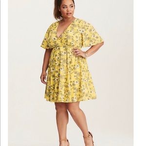 FLORAL PRINT WRAP DRESS